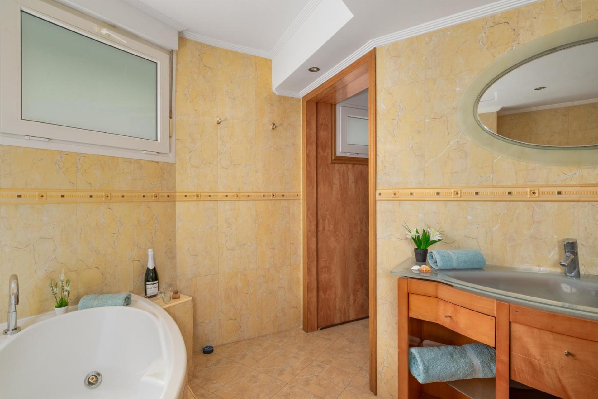 Beachfront, Two Bed- & Bathrooms, Private Parking Fuengirola Dış mekan fotoğraf